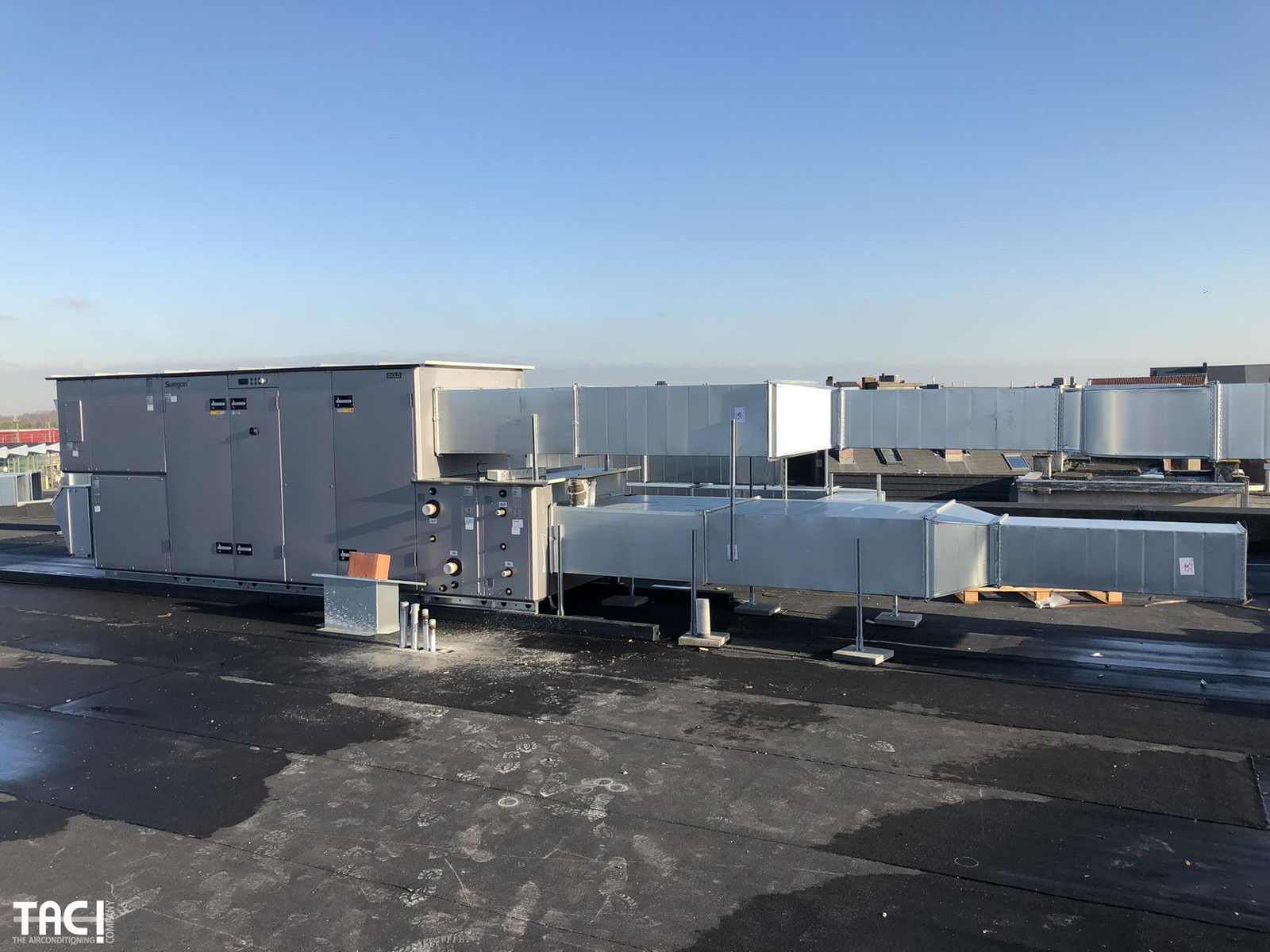 Geothermische warmtepompen op het dak van het kantoorgebouw van Confederatie Bouw en Accuria